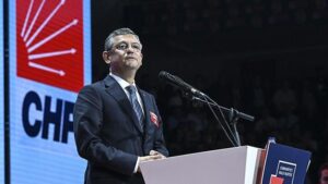 Özgür Özel’den İzmir Büyükşehir Belediyesi Yolsuzluk Soruşturmasına Sert Eleştiri