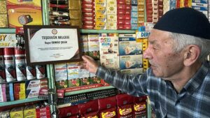75 yaşındaki bakkalın raf düzeni hayrete düşürdü! Ardahanlı esnafa özel teşekkür belgesi