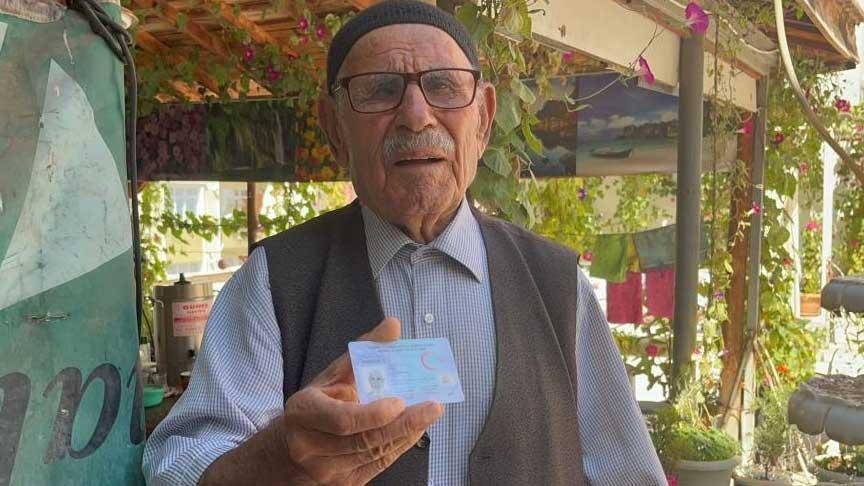 94 yıllık hayatının sırrını açıkladı! ‘En kıymetli yemekleri yedim’