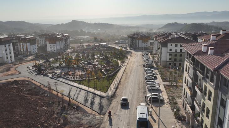 Afet Konut Yollarında Sürdürülen Hızlı Yapım ve Onarım Çalışmaları Detayları