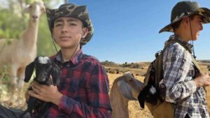 Ardında Keçin Büyümesini İzleyen Çoban: Halkla İsim Oyunu Başladı