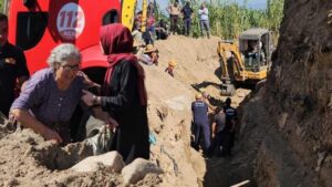 Babasının gözleri önünde toprağa gömüldü! Annenin yürek yakan feryadı