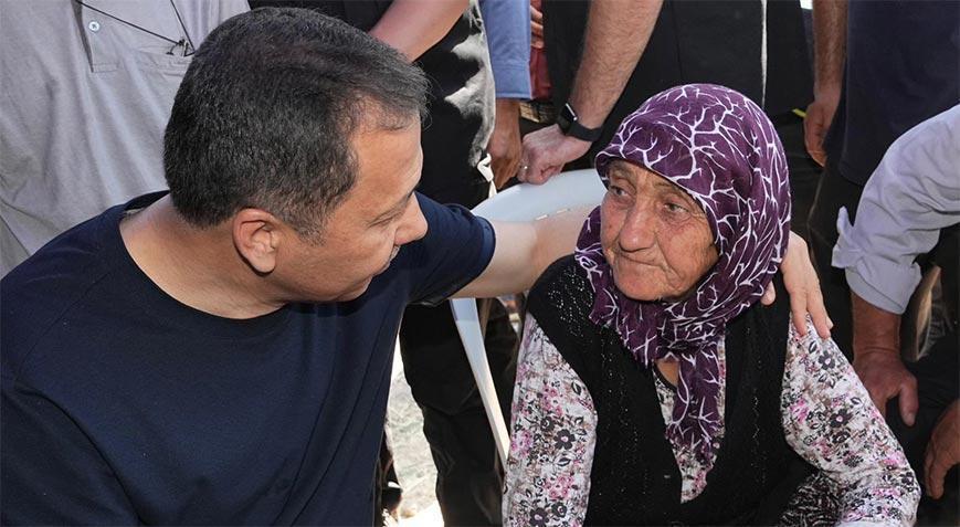 Bakan Yerlikaya Sındırgı’da depremzede aileleri ziyaret etti