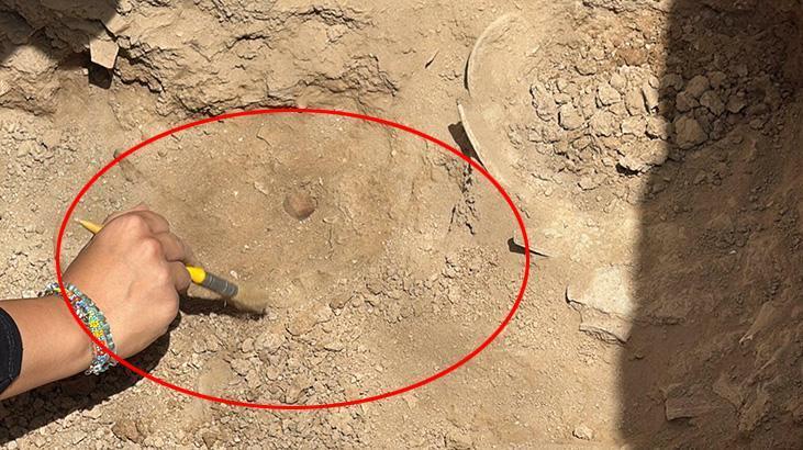 Beçin Kalesi’nde Arkaik Döneme Ait Yapı Grupları ve Oyun Zarları İzleri Gün Yüzüne Çıkıyor