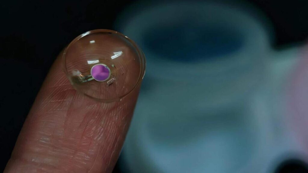 Bilim kurgu gerçek oluyor: Dünyanın ilk kablosuz OLED kontakt lensi
