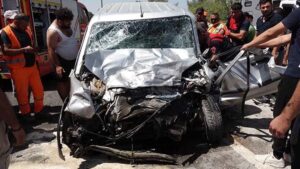 Burdur’da feci kaza! Kayınpeder ile gelin öldü, 4 yaralı