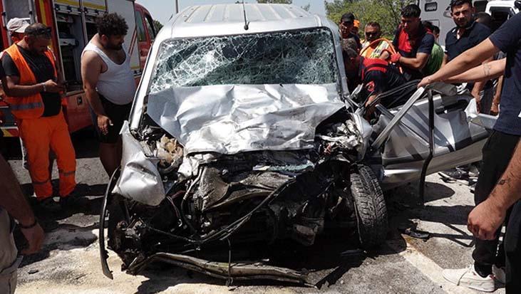 Burdur’da feci kaza! Kayınpeder ile gelin öldü, 4 yaralı