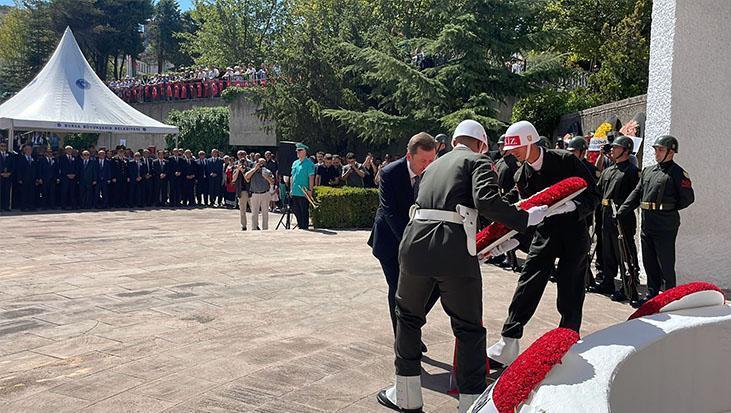 Celal Bayar’ı Anma Töreni: Devlet, Siyaset ve Toplumun Katılımı