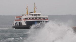 Deniz ulaşımına fırtına engeli! Seferler peş peşe iptal edildi