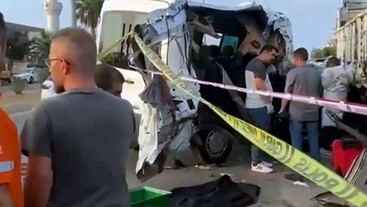 Diyarbakır’dan Yaz Kampına Giden Çocukları Taşıyan Minibüs Erdemli’de Trafik Kazasıyla Karışmış