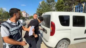 Dolandırılmaktan son anda kurtuldu! Altın ve paraları verecekken polis komşusu müdahale etti