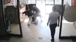 Görüntülerle Anlatılan Kayıt Başvuru Gerginliği ve Saldırı Girişimi