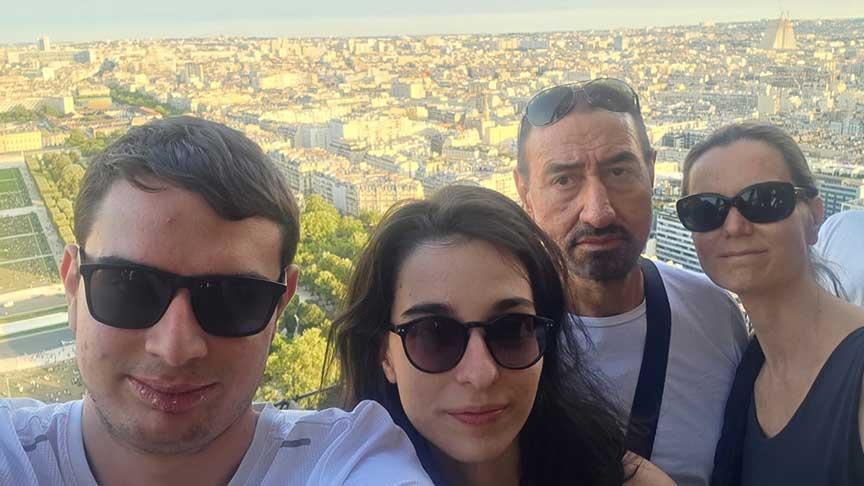 İkizler Naz ve Deniz Akdeniz: YKS’de Zirvede, Tıpta Üstün Başarıyla İstanbul Çapa’ya Doğru