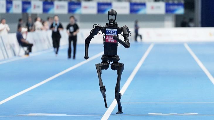 İlk kez düzenlenen robot olimpiyatları rekorlar ve aksiliklerle tamamlandı