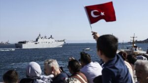 İstanbul Boğazı’nda Gövde Gösterisi: Savarona’dan TCG Anadolu’ya Uzanan Türk Deniz Kuvvetleri Filosu