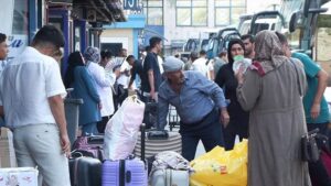 İstanbul Otobüs Terminalinde Yoğunluk: Dönüş Yolculuğu ve Öğrenci Başlangıç Ritüeli