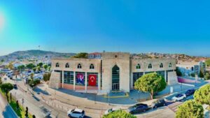 İzmir’de 3 kişinin öldürülmesiyle ilgili sanıkların yargılanmasına başlandı