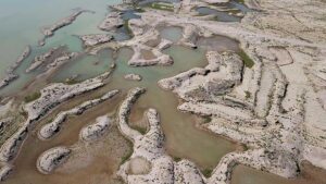 İzmir’de barajlar kurudu, obruklar oluşmaya başladı! Kritik uyarı: ‘40 günlük su kaldı’