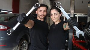 Kadın Motor Ustası: Sümeyra Yıldırım ile Eşleriyle Aynı Atölyede Başarı Hikayesi