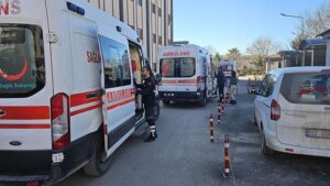 Kavşakta Yaşanan Çarpışmada Polis Aracı ve Ticari Otomobilde Yaralananlar