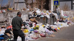 Konak ve Buca’da kötü koku! İzmir’de çöp yığınları vatandaşların tepkisini çekiyor