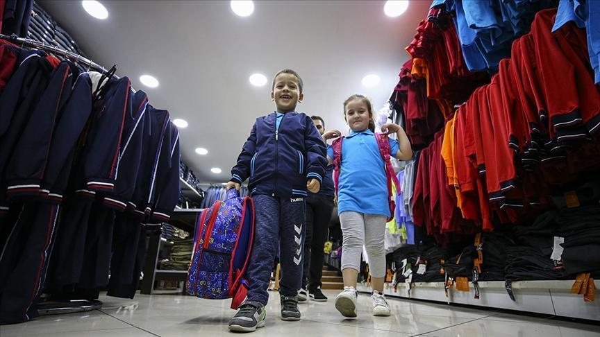Okul Kıyafeti Sezonu Başlarken: Sade ve Uygun Fiyatlı Tercihler Öne Çıkıyor