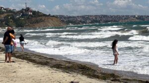 Tekirdağ’da fırtına alarmı! Eğitim uçuşları iptal edildi, denize girmek yasak