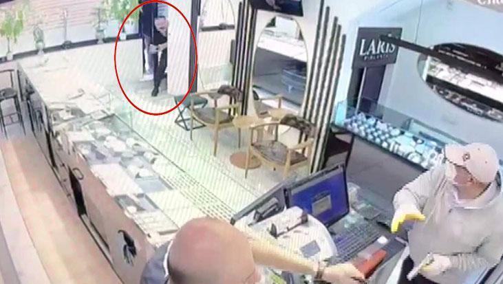 Yer: Karabük! Kurusıkı silahla kuyumcu soymaya kalktı, meydan dayağı yedi