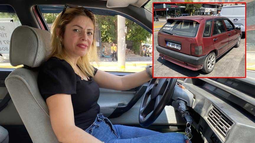 Acemi Sürücü Uyarısını Arabasına Asan Kadının Enteresan Güvenlik Önlemi