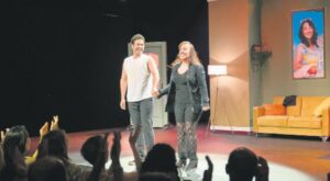 Açık İlişki: DasDas sahnesinde feminist mizahın güçlü bir terapi seansı