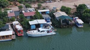 Acısu Nehri Kenarında Kaçak Konteynerler ve Yetkili Görüşleriyle Artan Endişe