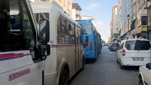 Adana Kiremithane Dolmuşları Abidinpaşa Kararıyla Girişleri Yasaklandı: Eylem ve Trafik Kilitlenmesi