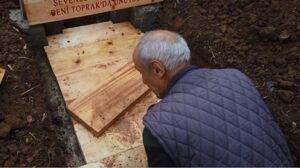 Ağaçla Buluşan Vasıyet: Mezarı Doğaya Karşı Bir Örnek Olarak Düşünmek