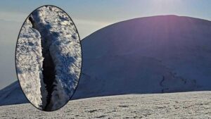 Ağrı Dağı Zirvesindeki Buzul Çatlakları: Küresel Isınmanın Hızlı Etkisi