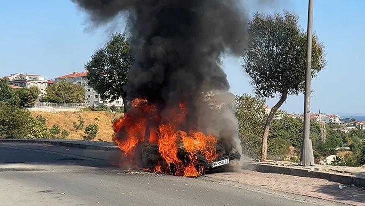 Ambarlı Mahallesi’nde Park Halindeki Otomobilde Yaşanan Yangın ve Şüpheli Delik Olayı