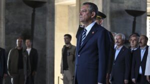 Anıtkabir’de Özel ve Heyetin Atatürk Anısına Çelenk Ziyareti ve Anıtkabir Özel Defteri İmzası