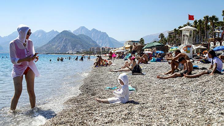 Antalya ve Alanya’da Sonbahar Sıcağıyla Plaj Keyfi ve Deniz Havası