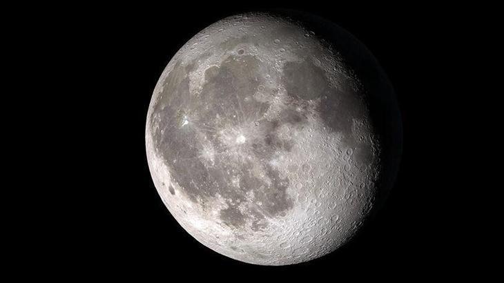 Ay’ın Uzak Yüzü ve İç Yapısındaki Sırlar: Yüzeyin Ötesine Uzanan Bir İnceleme