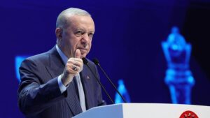 Batı Balkan Anketi: Halkın Öncelikleri, Liderlere Bakış ve Bölgesel Seçkin Görüşler