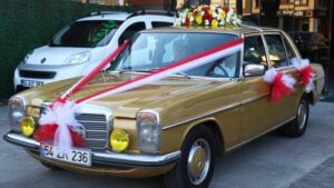 Çınar Ailesinin Düğün Gününü Yeniden Yaşatan Sürpriz: 1974 Model Gelin Arabası ve 42 Yıllık Dayanışma