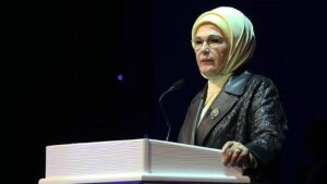 Dünya Eğitimine Yön Veren Zirve: Emine Erdoğan’ın Video Mesajları ve Şule Yüksel Şenler’e Vefa