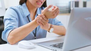 El, Kol ve Omuzlarda Kronik Ağrıya Karşı Longevity Planı: Postür ve Egzersizin Önemi