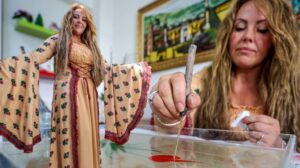 Emine Elmas: Ebru Sanatında Ahilik Geleneğini Yaşatan Türkiye’nin Yılın Ahi Adayı