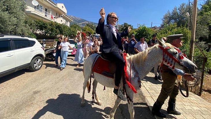 Fethiye Düğününde At Üstünde Gelin Alma: Türk Gelenekleriyle Bütünleşen Mutluluk