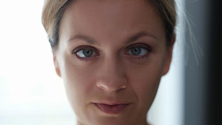 Göz Sağlığı ile Beyin ve Sinir Sistemi Arasındaki Etkileşimler: Ani Göz Şikayetlerinin Nedenleri