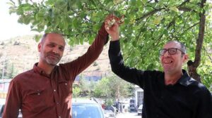 Gümüşhane’de Eylül Ortasında Elma Ağacında Çiçek Açan Ağaç Şaşkınlık Yarattı