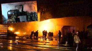 İkitelli’de Depo Yangını: 2 TIR, 8 Kamyon ve 4 Forklift Kapalı Alanlarda Zarar Gördü