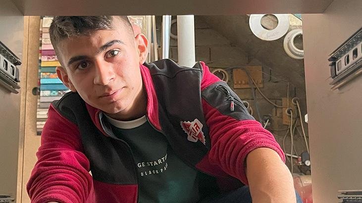 Isparta’da Yılın Kalfası: Uysal’ın Mobilya Tutkusu ve Aile Mesleğine Bağlılık Hikayesi