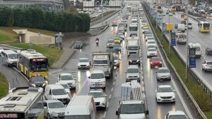 İstanbul Trafik Yoğunluğu: Yağışla Artan Akış Hızı ve Toplu Taşıma Zorluğu