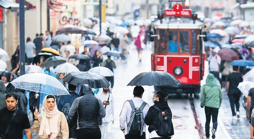 İstanbul ve Çevresinde Yağışlar Devam Ederken Yollar ve Hayatlar Etkileniyor